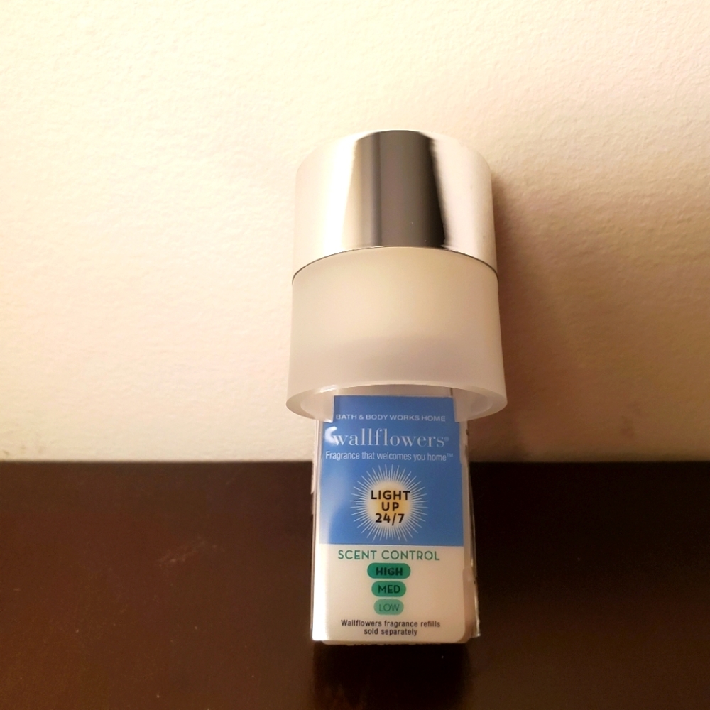 Bath And Body Works 24/7 LightUp Scent Control Wallflower Plug